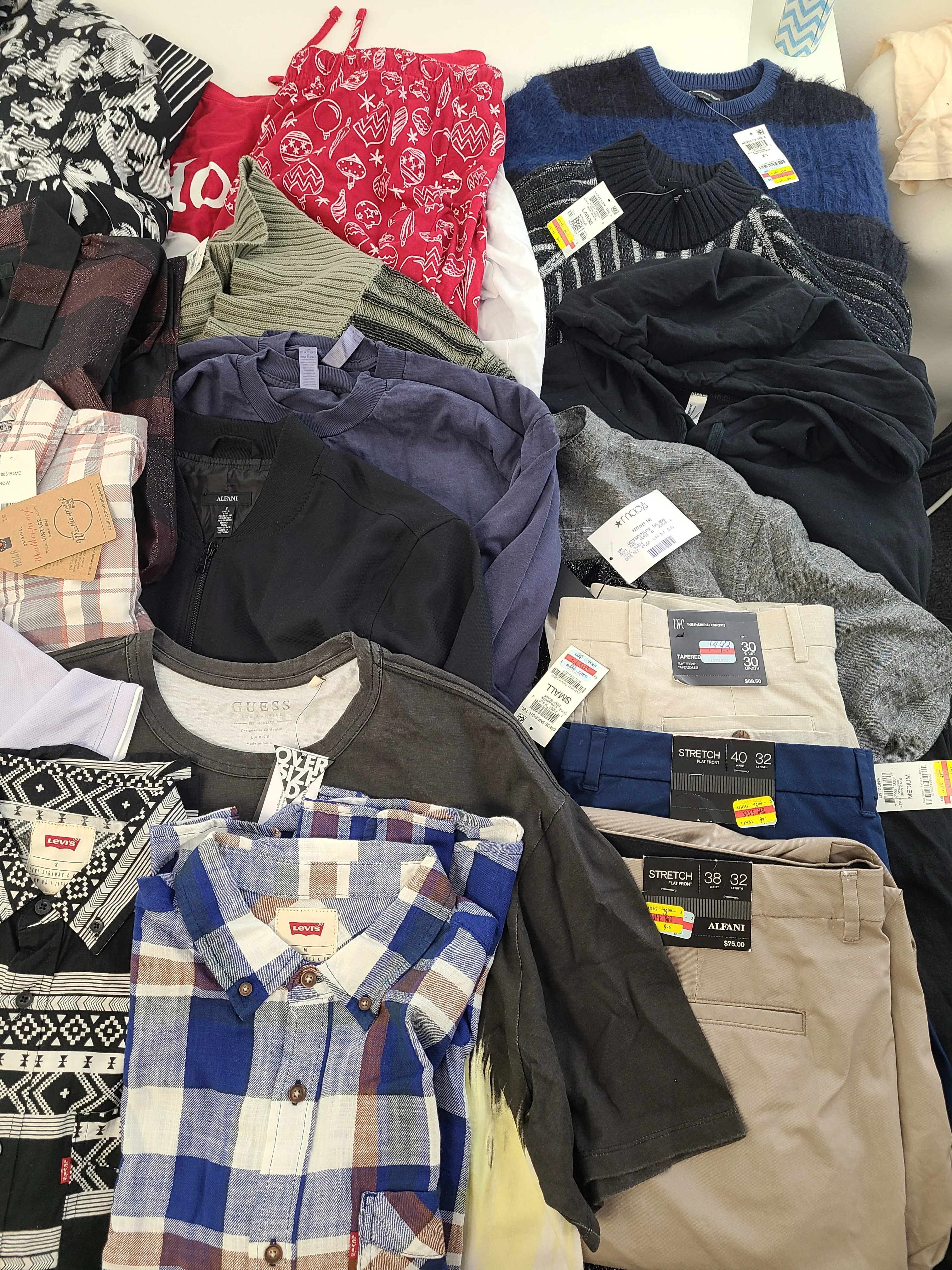 Men's Clothing Wholesale Lot Levi's, Puma, Nike, Adidas, Guess, Weatherproof Vintage, American Apparel, INC and more, 25 Units, Shelf Pulls, MSRP $1,553.98