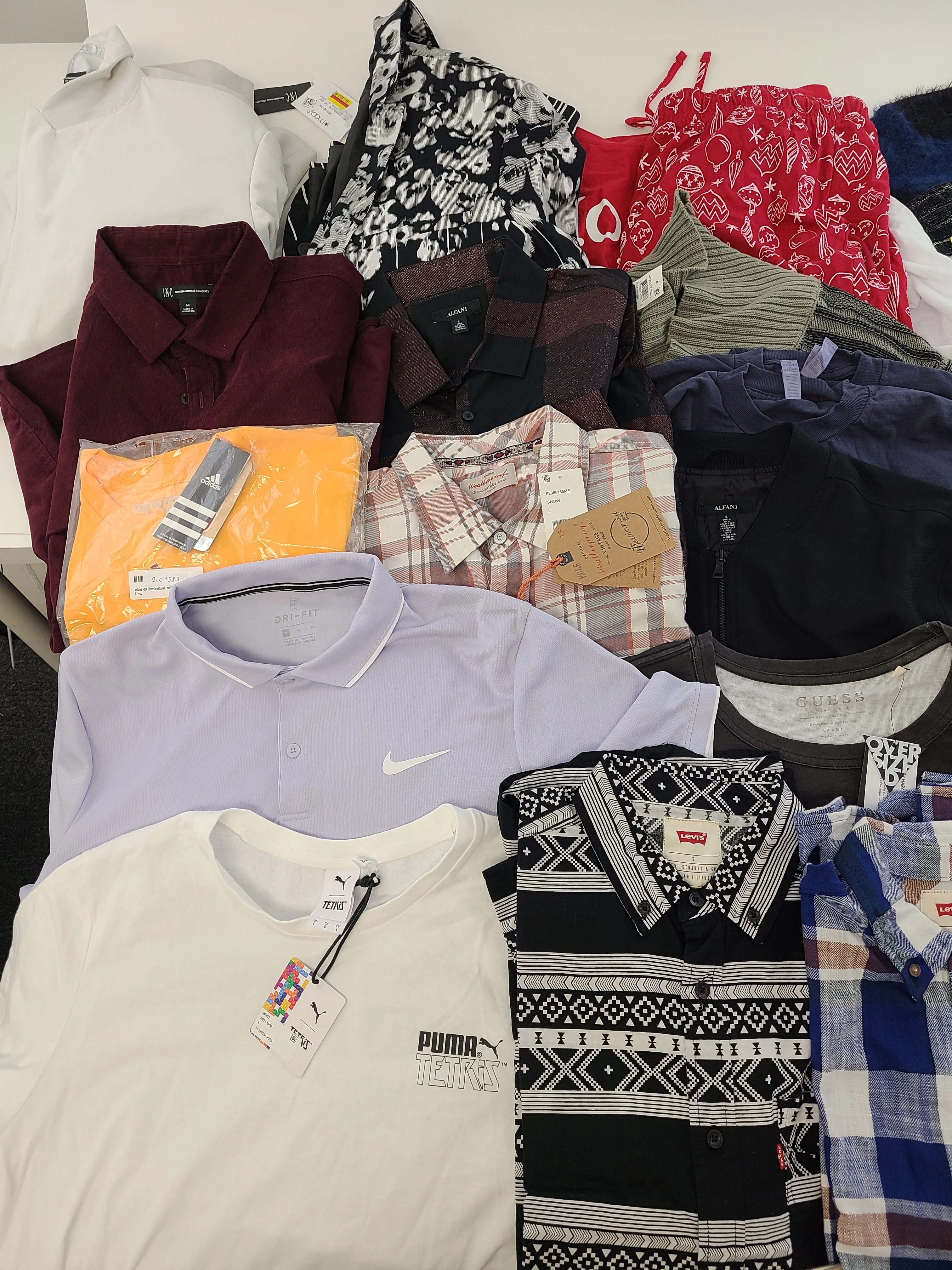 Men's Clothing Wholesale Lot Levi's, Puma, Nike, Adidas, Guess, Weatherproof Vintage, American Apparel, INC and more, 25 Units, Shelf Pulls, MSRP $1,553.98