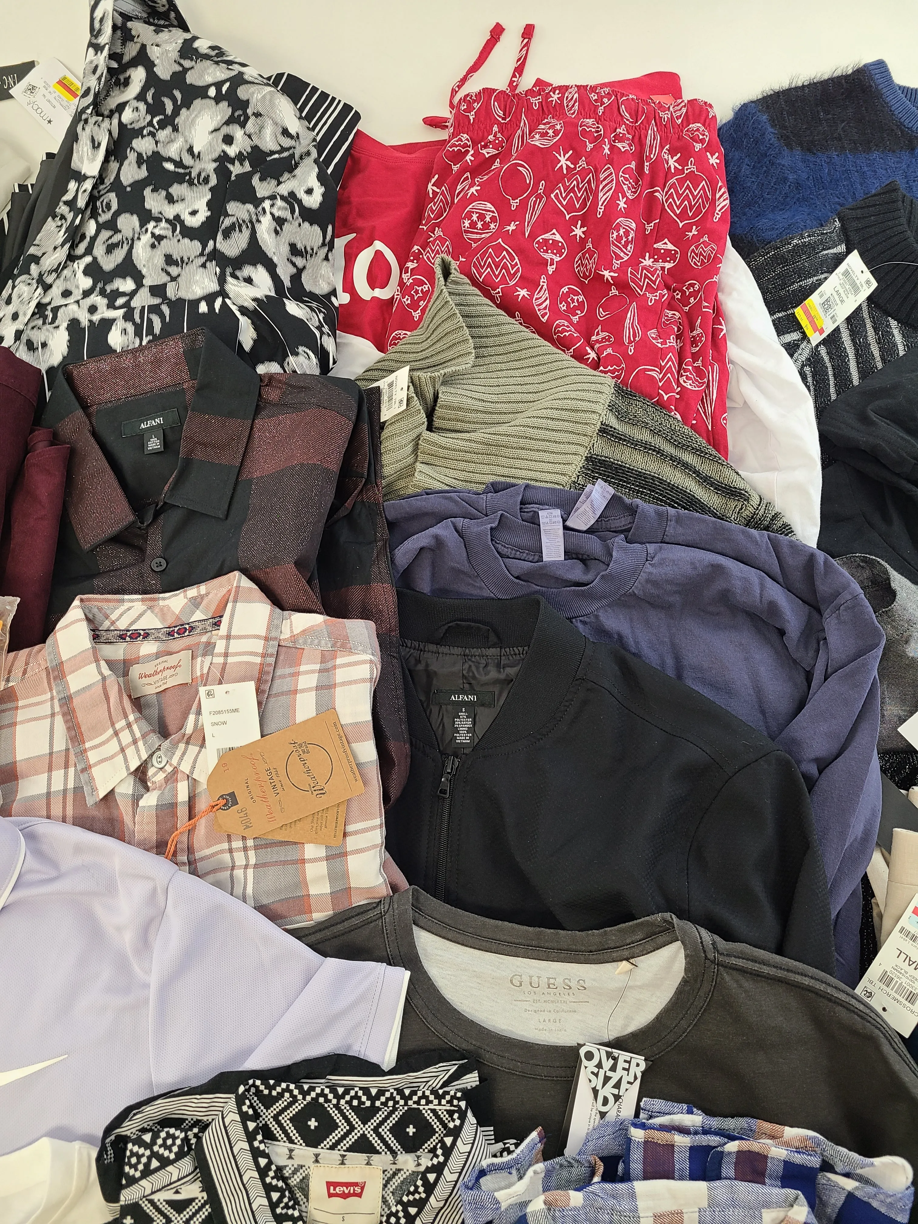 Men's Clothing Wholesale Lot Levi's, Puma, Nike, Adidas, Guess, Weatherproof Vintage, American Apparel, INC and more, 25 Units, Shelf Pulls, MSRP $1,553.98