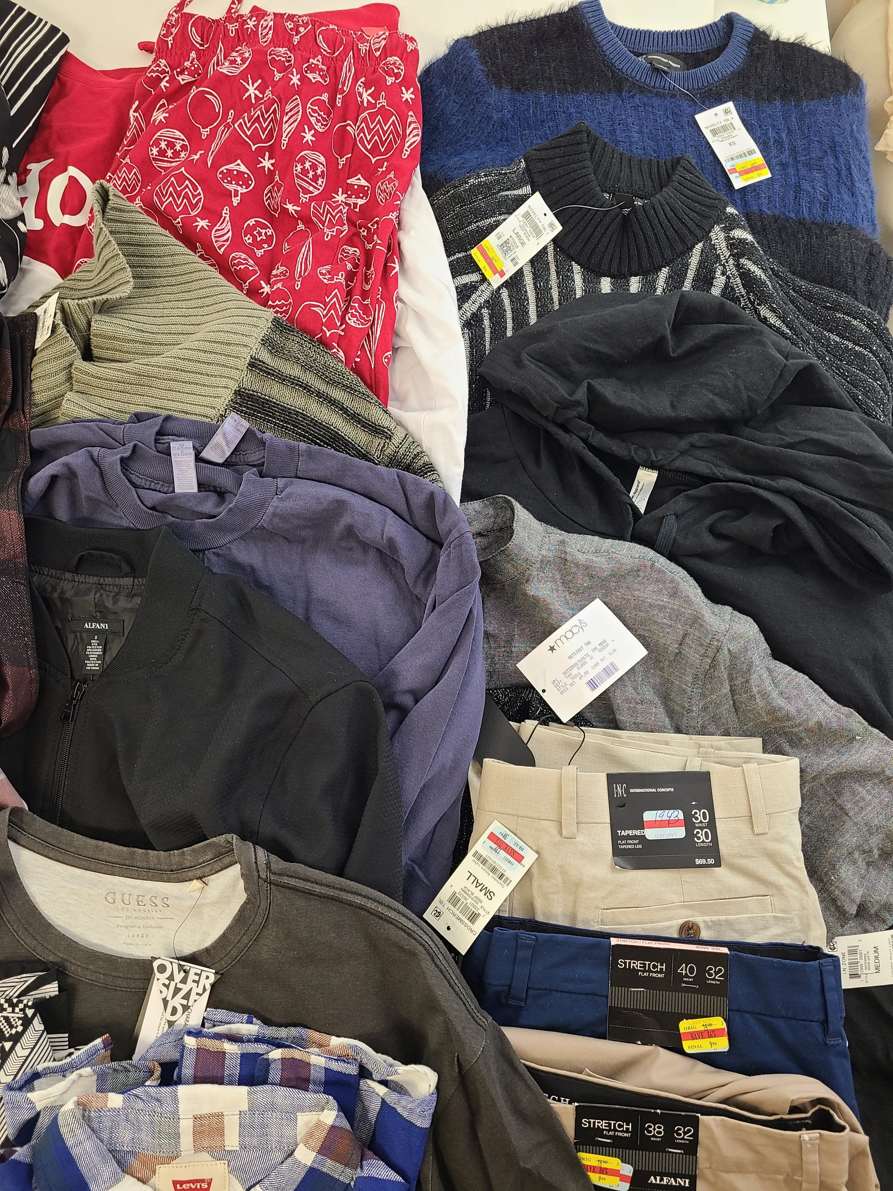 Men's Clothing Wholesale Lot Levi's, Puma, Nike, Adidas, Guess, Weatherproof Vintage, American Apparel, INC and more, 25 Units, Shelf Pulls, MSRP $1,553.98