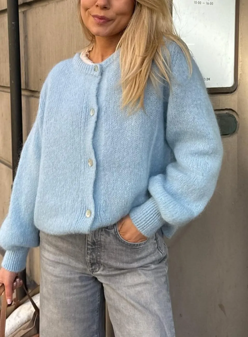 UAURORAO Women Crewneck Sweater Cardigan Lightweight Button Down Fuzzy Knit Outwear Coats Cute Fluffy Sweater Jacket
